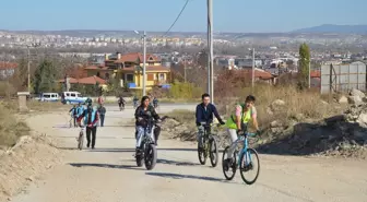 Kütahya'da Gençler Fidan Dikti