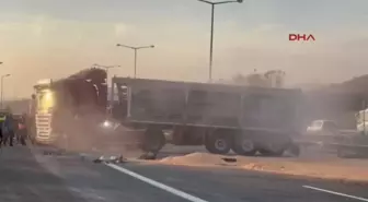 Bolu'da Otoyolda TIR Devrildi, Ankara İstikameti 2 Saat Kapalı Kaldı