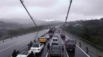 İstanbul Boğazı'nda Ata'ya saygı duruşu