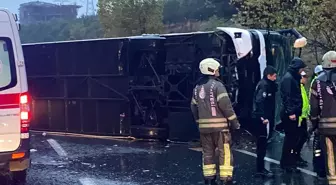 İstanbul'da yolcu otobüsü devrildi: 2 kişi öldü, 15 kişi yaralandı