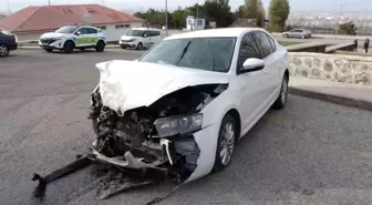 Erzurum'da Trafik Kazası: Baba ve Oğlu Yaralı