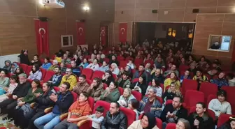 Nallıhan'da 'Komşu Köyün Delisi' Tiyatro Oyunu Sahnelendi