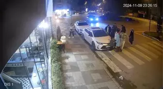 İnegöl'de Scooter Sürücüsü Otomobil Kapısına Çarptı: Yaralı Var