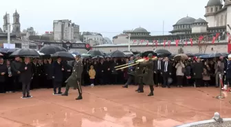 Taksim Meydanı'nda Atatürk'ü anma töreni