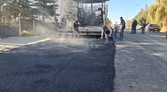 Sivas Ulaş'ta Sıcak Asfalt Çalışmaları Devam Ediyor