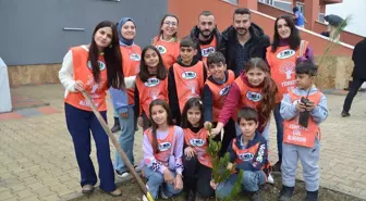 Yüksekova'da 300 Fidan Toprakla Buluştu