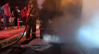 Balıkesir'de Trafik Işıklarında Otomobil Yangını