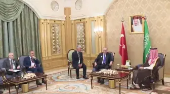 Cumhurbaşkanı Erdoğan Riyad'da Veliaht Prens Selman ile Görüştü
