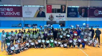 Afyonkarahisar'da 10 Kasım Anma Günü Hentbol Müsabakaları Yoğun İlgiyle Gerçekleşti