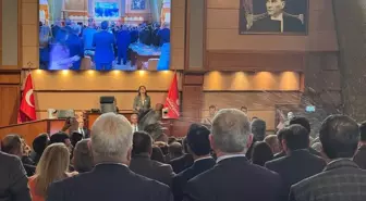İBB Meclisinde Gerilim: Üyeler Arasında Su ve Kitapçık Savaşları