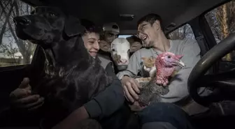 Kütahyalı kuzenler, çiftliklerindeki hayvanlarla olan bağlarıyla görenlerin içini ısıtıyor