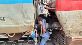 Lokomotif ve vagon arasında sıkışan demiryolu çalışanı feci şekilde can verdi