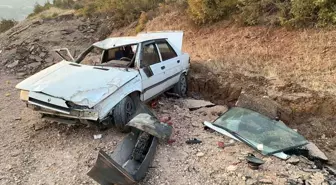 Gördes'te Otomobil Şarampole Düştü: 4 Yaralı