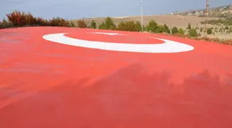 Avanos'ta Dev Türk Bayrağı Yenilendi