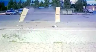 Hatay'da Trafik Kazası: Park Halindeki Araçlara Çarpan Otomobil 2 Yaralı