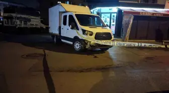 Sancaktepe'de İş Yerine Kurşunlama, Şahıslar Kaçarken Araçlara Çarptı