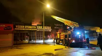 Van'da Oto Sanayi Sitesi'nde Yangın Korkuttu
