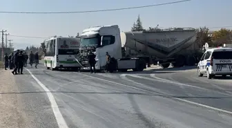 Elazığ'da Otobüs ile Tır Çarpıştı: 6 Yaralı