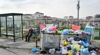 Maltepe'de işçiler grev kararı aldı, sokaklarda çöp yığınları oluştu