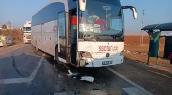 Mardin'de Tur Otobüsü ile Minibüs Çarpıştı: 5 Yaralı