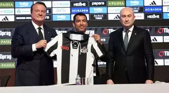 Giovanni van Bronckhorst Beşiktaş'tan ayrılıyor mu? Hasan Arat'tan tartışmaları bitirecek sözler