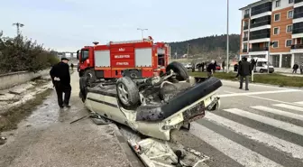 Kastamonu'da Mercedes ve Tofaş Otomobil Çarpıştı: 2 Yaralı