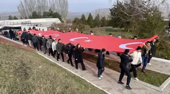 Kırgızistan-Türkiye Manas Üniversitesi öğrencileri, 'ülke bağımsızlığı uğruna canından olanları' andı