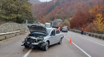 Bariyere Çarpan Otomobilin Sürücüsü Yaralandı