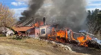 Bahçede Yaktığı Ateş Müstakil Evine Sıçradı, Ev Sahibi Yaralandı