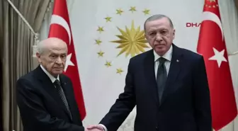 Cumhurbaşkanı Erdoğan, MHP Genel Başkanı Devlet Bahçeli'yi bugün Cumhurbaşkanlığı Külliyesi'nde kabul etti