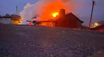 Afyonkarahisar'da Yangın: Tek Katlı Ev Kullanılamaz Hale Geldi