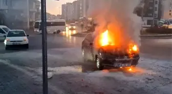 Kayseri'de Seyir Halindeki Otomobilde Yangın Çıktı