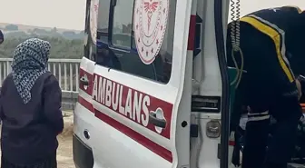 Manisa'da Devrilen Traktörün Altında Kalan Çiftçi Yaralandı