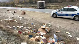 Kastamonu'da Kültür ve Turizm Bakanlığına Ait Kamyon Kaza Yaptı, Kitaplar Saçıldı