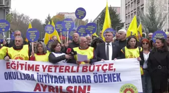 Eğitim Sen'den MEB Önünde 'Bütçe' Protestosu: 'meb Bütçesi ile Yapısal Hale Gelen Sorunların ve İhtiyaçların Karşılanabilmesi Mümkün Değil'