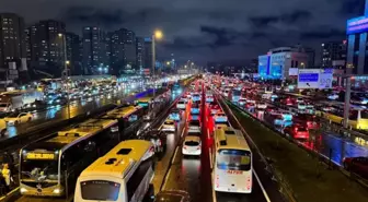 İstanbul haftanın son mesai gününde kıpkırmızı