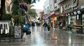 İzmir'de Kuvvetli Yağışlar Tarihi Kemeraltı Çarşısı'nı Su Bastı