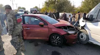 Diyarbakır'da Trafik Kazası: 13 Yaralı