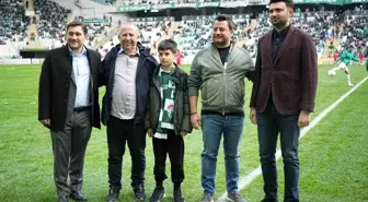 Bursaspor Başkanı Enes Çelik'ten Atış Grup'a Teşekkür Plaketi