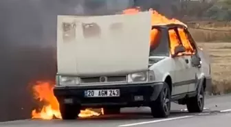 Çanakkale'de Seyir Halindeki Otomobil Yandı