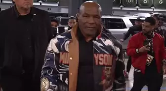 Herkes Mike Tyson'ın ceketindeki detayı konuşuyor