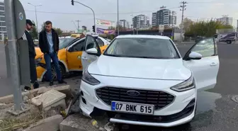 Diyarbakır'da Otomobil Kazası: 1 Yaralı