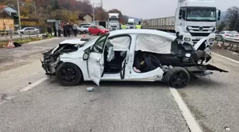 Bilecik'te Trafik Kazası: Öğretmen Anne ve Kızı Hayatını Kaybetti, Taksi Şoförü Tutuklandı