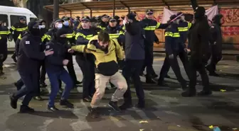 Gürcistan'da yol kapatıp çadır kuran protestoculara polis müdahalesi