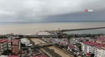 Rize'de Yoğun Yağışlar Denizin Rengini Değiştirdi