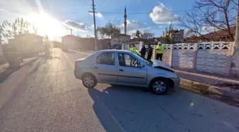 Çorum'da Otomobilin Ağaca Çarpması Sonucu 1 Yaralı