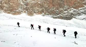 Aladağlar'da Kaybolan İki Kız Kardeş İçin Arama Kurtarma Çalışmaları Yeniden Başlatıldı