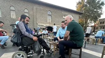 Diyarbakır Valisi Murat Zorluoğlu, Halkın Arasına Karıştı