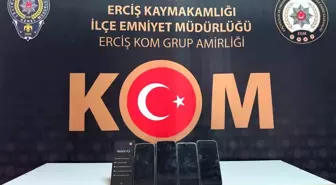 Erciş'te Kaçak Cep Telefonu ve Tütün Operasyonu