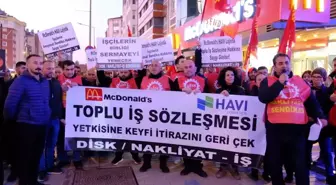 Eskişehir'de İşçilerden Mcdonald's Önünde Oturma Eylemi